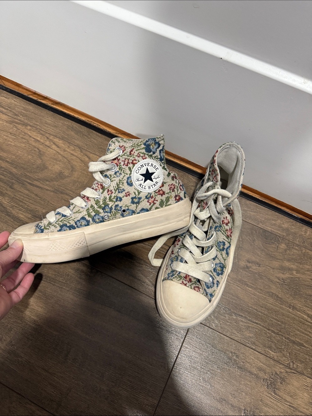 Converse High Top Floral Canvas Sneakers - Chuck Taylor Sz 7.5